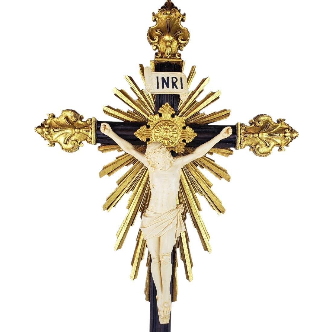 Crucifixo De Mesa Em Resina Barroco Estilo Antigo Cor Marfim