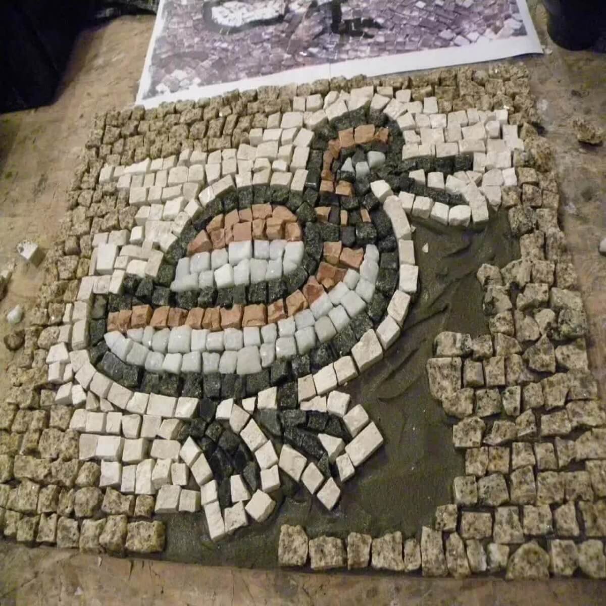 Dominar A Arte De Fazer Rosto Mosaico De Pedras Madeiramadeira