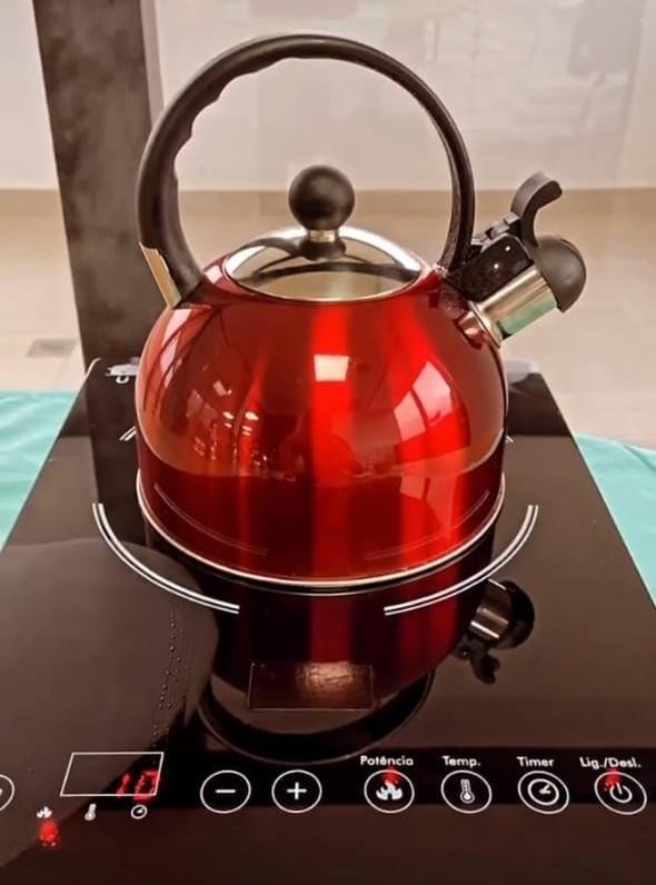 Chaleira Em Inox 2L Fogão A Gás E Indução Apito Vermelho