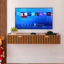 Ver imagem 2 de Rack Suspenso Home Estante Tv 42 Polegadas Bancada Pequena 2 Portas Multiuso Decoração Sala Quarto