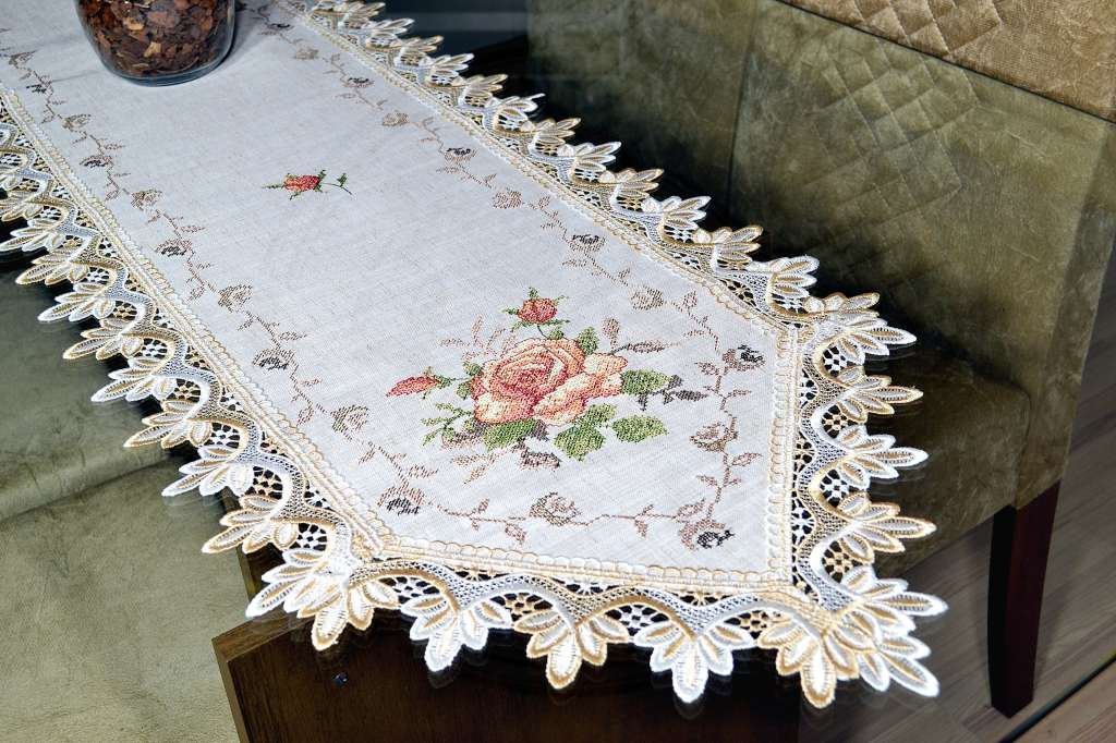 Caminho de Mesa com Flores Marrom - 1,50 M Arte & Tear