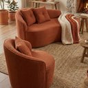 Ver imagem 2 de Kit de 01 Sofá Orgânico Curvo Feijão + 01 Poltrona Confortável Sala Estúdio Amore Bouclê Terracota -