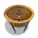 Ver imagem 4 de Mesa de Cabeceira Clássica Marchetada com 3 Gavetas 70x46x26cm