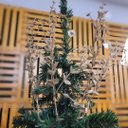 Ver mais imagens de Adorno Natalino Coroa de Folhagens Glitter Champanhe e Pingente Cristais 30cm - Bela Flor