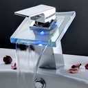 Ver imagem 1 de Torneira Misturador Monocomando Cascata LED Vidro Banheiro Florence