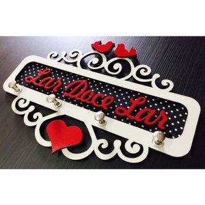 Porta Chaves Lar Doce Lar Vermelho Mdf Tamanho 22 X 15,5 Cm