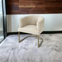Ver imagem 3 de Poltrona Decorativa Arredondada Emi Base de Ferro Dourado em Veludo Bege Estofama