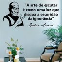 Ver imagem 1 de Adesivo de Parede Frase - Dalai Lama - A arte de escutar - M 50x110cm