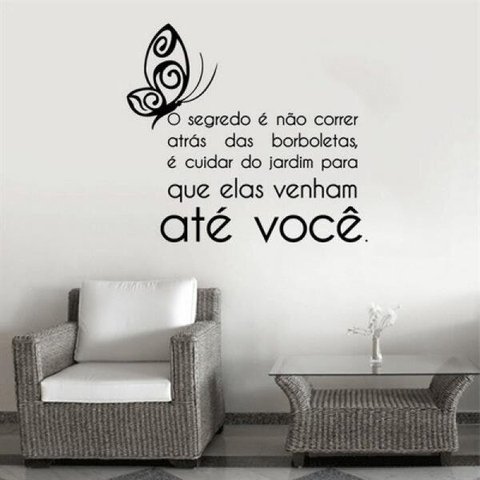 Adesivo de parede Frase O segredo é não correr atrás das borboletas - P 35x35cm
