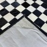 Tapete De Couro preto branco tabuleiro 1,00x1,50 Com Bordas - 3