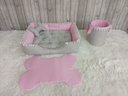 Ver imagem 5 de Kit Pet Caes e Gatos Cesto Organizador Cama G Personalizada Jogo Americano Rosa Caminha G com Ziper