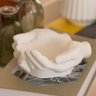 Porta Objetos Decorativo Mãos 15,5cm em Cimento Artesanal Branco - 2