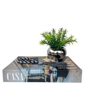 Decoração sala quarto livro + vaso prateado + enfeite colar