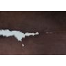 Tapete de couro de boi. Pele bovina natural. 2,00 x 1,90 m. Marrom e branco. P1102 - 2