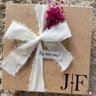 Adesivo Personalizados Inicial Casal Convite de Padrinhos Lembrancinha Casamento 70un - 1