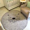 Ver imagem 1 de Tapete Quarto Infantil Rosto Leão Cinza Redondo - 1,20 diam