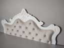 Ver imagem 2 de Cabeceira Entalhada Capitonê p/ Cama Box Casal Moldura Branca Veludo - Jl