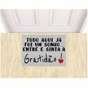 Ver imagem 1 de Tapete Vinil Tudo Aqui Já Foi Um Sonho Gratidão Casa Portas.:prata