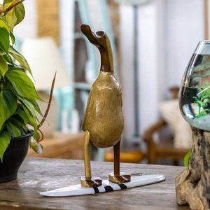 Escultura Pato Surfista em Bambu Importado de Bali - 30cm