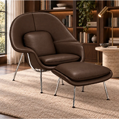 Poltrona Womb Chair com Puff em Couro Ecológico Marrom