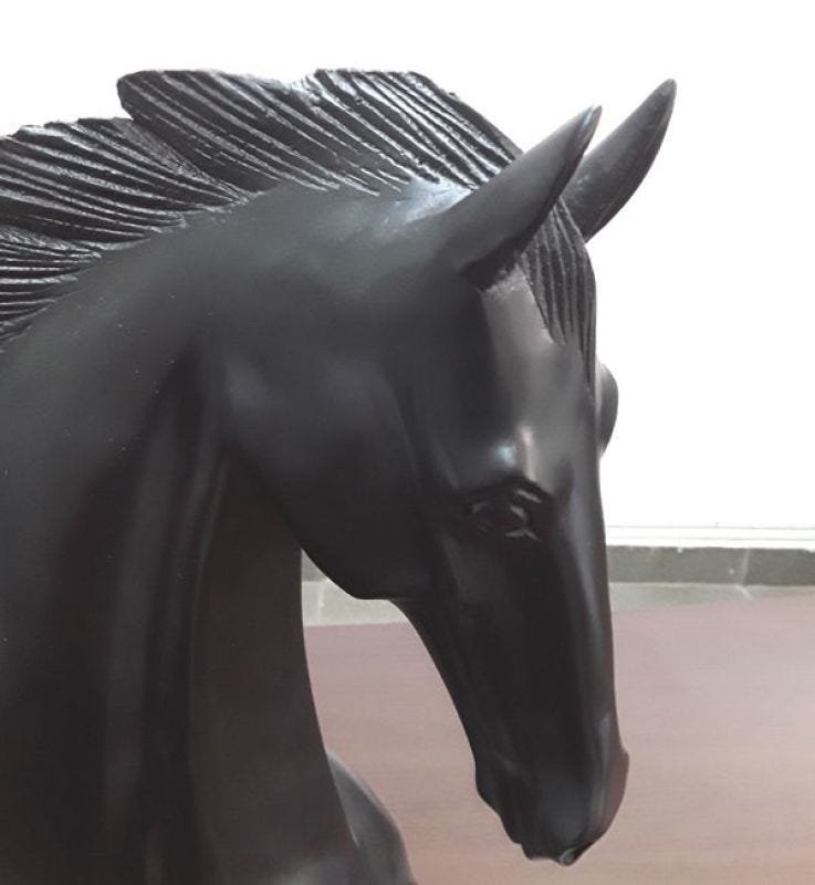 Peças de Xadrez Decorativas Trio Rei Rainha Cavalo em Resina