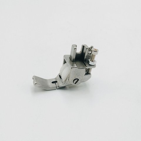 Calcador Vivo Esquerdo com Rodízio Plástico para Reta Df-60579 1/4 - Sun Special