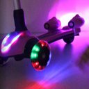 Ver imagem 4 de Patinete Infantil Foguete 3 Rodas Led Fumaça Bluetooth Brinquedo Turbo - Azul