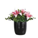 Ver imagem 2 de Arranjo de Sala e Mesa Flores Lírio Vaso Cerâmica Preto