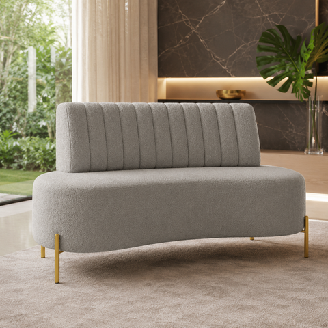 Sofá Namoradeira 2 Lugares Orgânico Sala Hall de Entrada Living 135cm Pé Dourado Maraú Bouclê Cinza