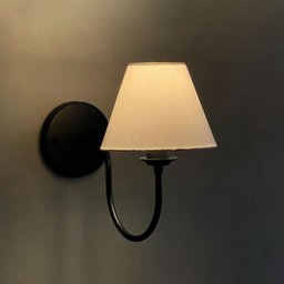 Arandela Curvada Clássica Preto com Cúpula Branca para Sala, Corredor, Quarto, Cama, Cabeceira - 1