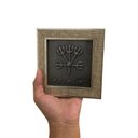 Ver imagem 2 de Quadro Maria Mulambo Madeira Carvalho e Metal 13 X13 Cm