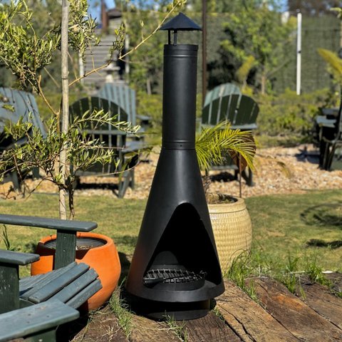 Lareira Suíça Externa a Lenha Metal Preto 135 cm com Chaminé e Grelha para Jardim