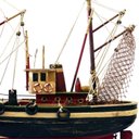 Ver imagem 3 de Miniatura Barco Pesqueiro Médio Preto e Bordô em Madeira - 30x2