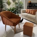 Ver imagem 2 de Poltrona Giovana em Sued Premium: Terracota Pés Madeira Claro