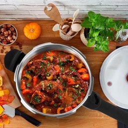 Panela de Pressão 4,5 L Rochedo com Fechamento Externo Alumínio Antiaderente Clássico e Tampa Polida - 6 Panela de Pressão 4,5 L Rochedo com Fechamento Externo Alumínio Antiaderente Clássico e Tampa Polida - 6