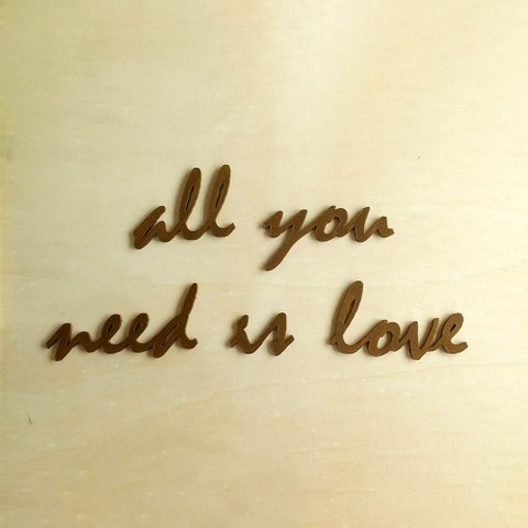Adorno De Parede All You Need Is Love - Quadro / Frase 70cm comprimento - Toque 3D: Bronze