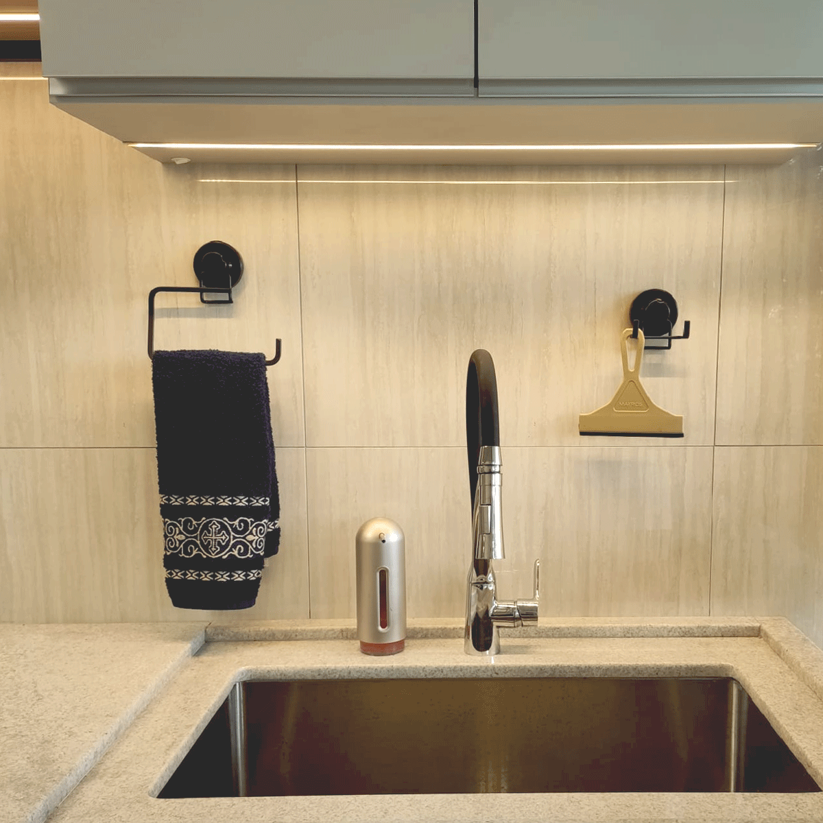 Toalheiro com Ventosa Preto Fosco Porta Toalha de Rosto para Banheiro Lavabo Faciliti - 3