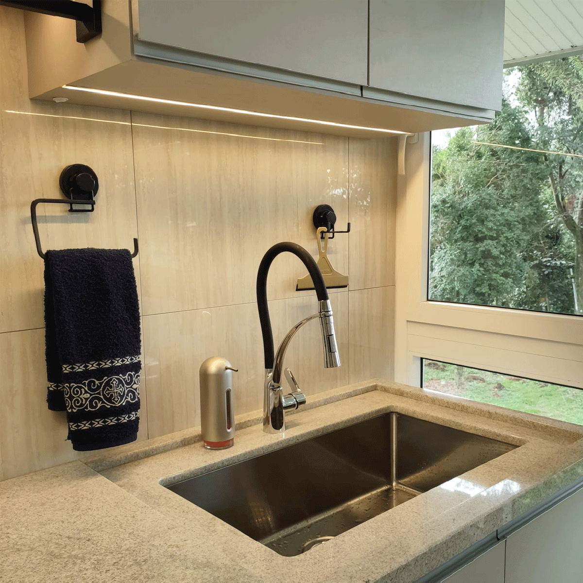 Toalheiro com Ventosa Preto Fosco Porta Toalha de Rosto para Banheiro Lavabo Faciliti - 6