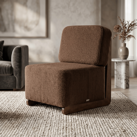 Poltrona Decorativa Orgânica Celine Bouclé Base Madeira Maciça Luxo Sala Recepção Quarto Cinsultório