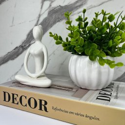 Livro decorativo Decor + mulher meditando + vaso branco - 3