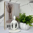 Ver imagem 2 de Livro decorativo Decor + mulher meditando + vaso branco