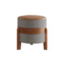 Ver imagem 1 de Puff Órion Couro Caramelo Linho Cinza Pés de Madeira