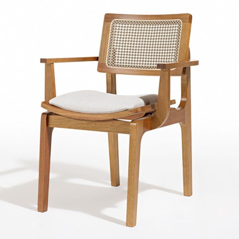 Cadeira de Madeira Vik Preta Encosto Tela Sextavada Assento Estofado com Braço