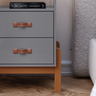 Mesa de Cabeceira Mini Cômoda 2 Gavetas Sonetto com Puxador em Couro - Cinza - 4
