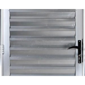 Porta de Alumínio Palheta Ventilada 210 x 70 Esquerda Linha All Soft Cor Brilhante