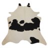 Tapete de couro de boi. Pele bovina natural. L 1,70 x C 1,80 m. Preto e branco. P1639 - 1