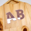 Ver imagem 1 de Kit 10 Chaveiro Letras Acrílico Espelhado Iniciais 3x2,5cm