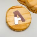 Ver imagem 2 de Kit 10 Chaveiro Letras Acrílico Espelhado Iniciais 3x2,5cm