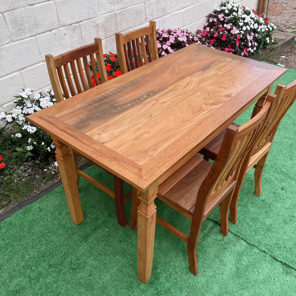 Ver imagem 6 de Mesa em Madeira de Demolição 1,40x 0,70 com 4 Cadeiras Anatômica Sudeste Rustico