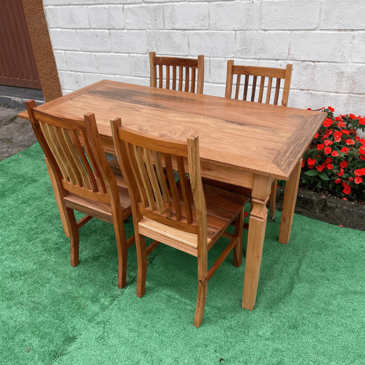 Ver imagem 3 de Mesa em Madeira de Demolição 1,40x 0,70 com 4 Cadeiras Anatômica Sudeste Rustico